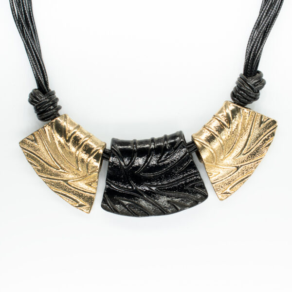 FAUX NECKLACE WITH LEATHERETTE AND METALLIC BLACK AND GOLD FEATURES